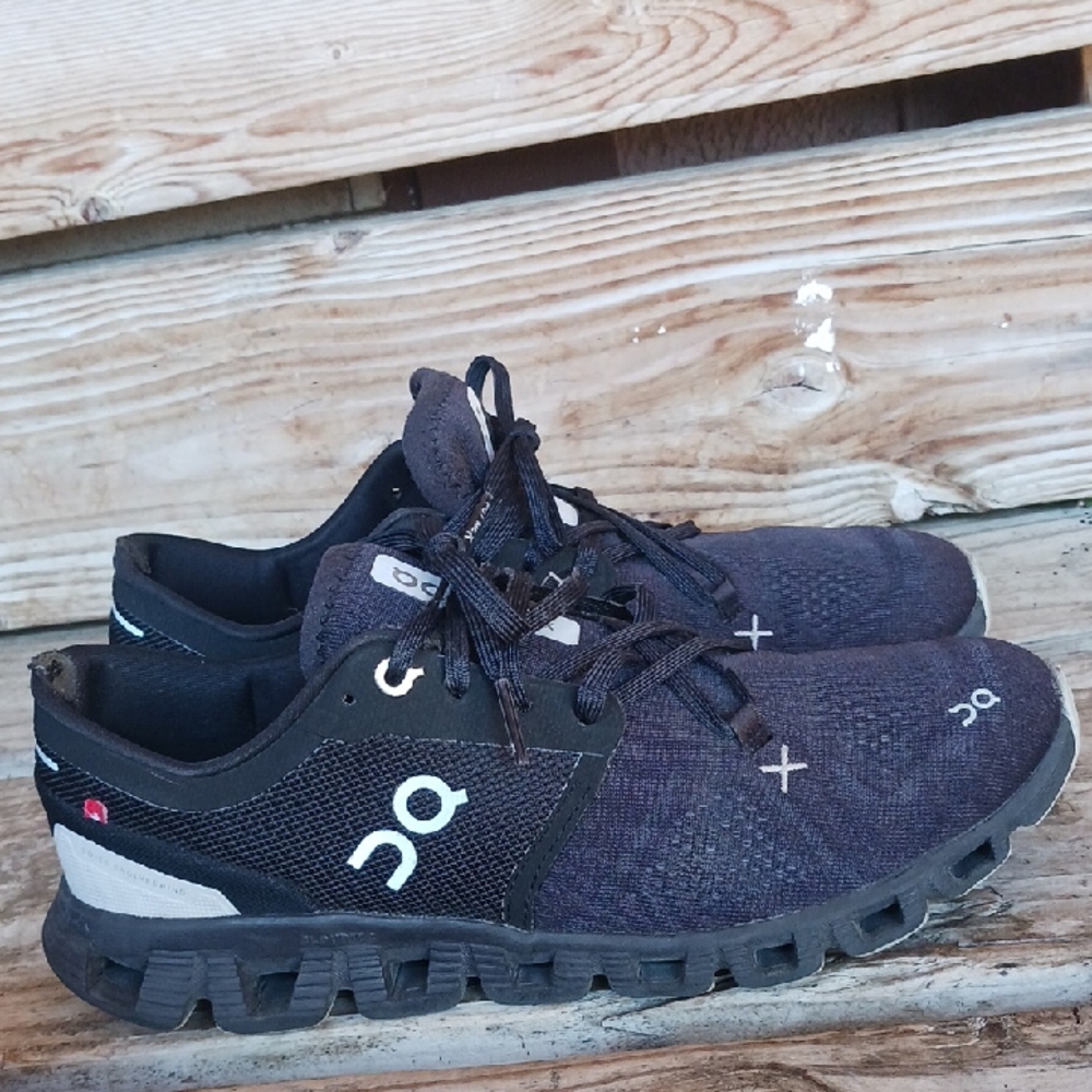 On Running Black Athletic Shoes with Breathable Mesh and Cushioned Sole - Picture 2 of 16